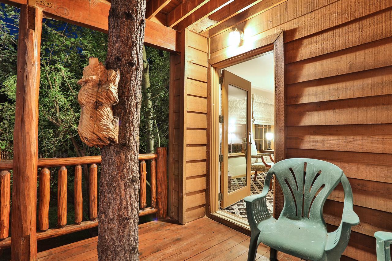 Alpenhorn Bed And Breakfast 大熊湖 外观 照片