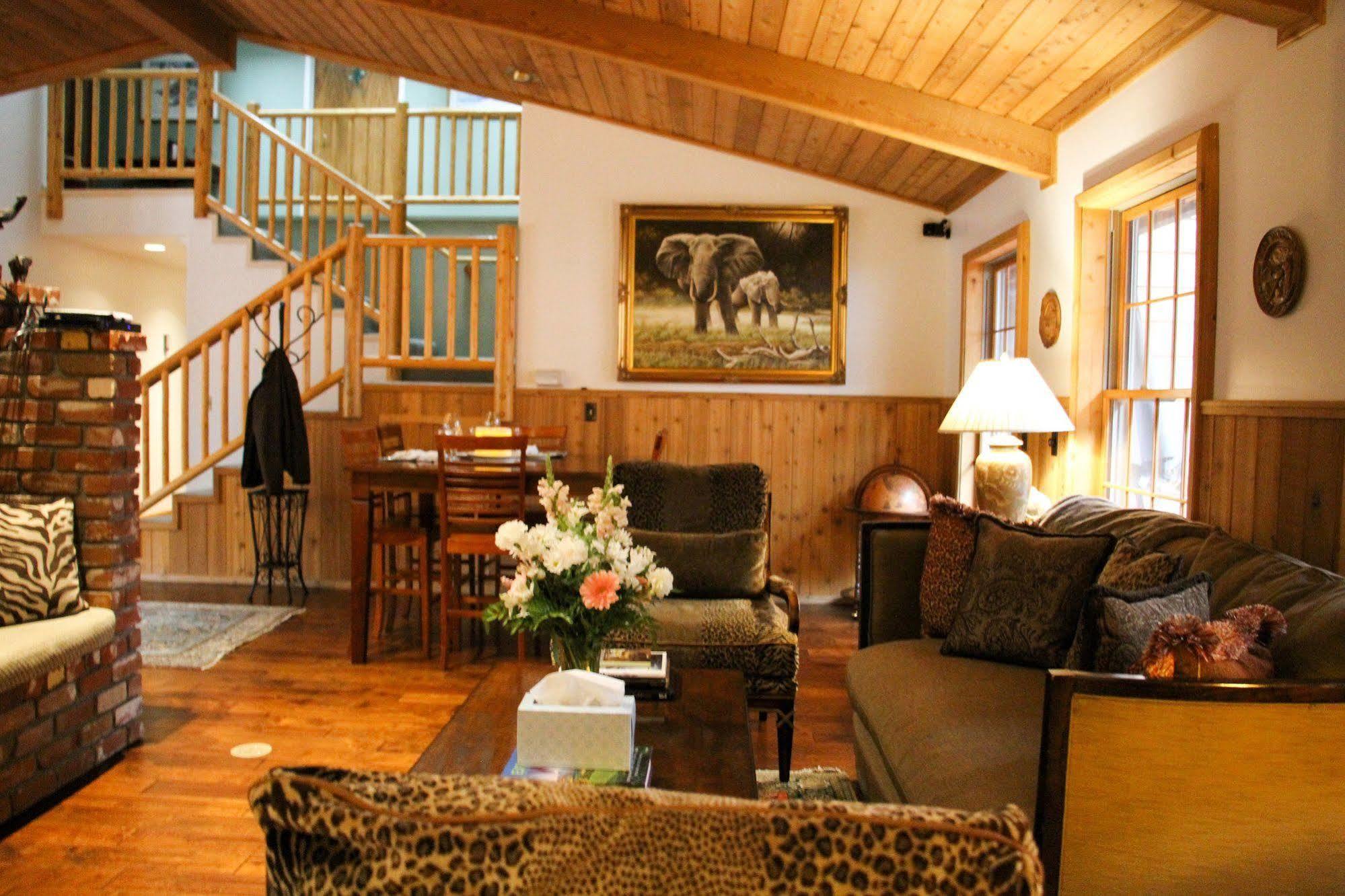 Alpenhorn Bed And Breakfast 大熊湖 外观 照片